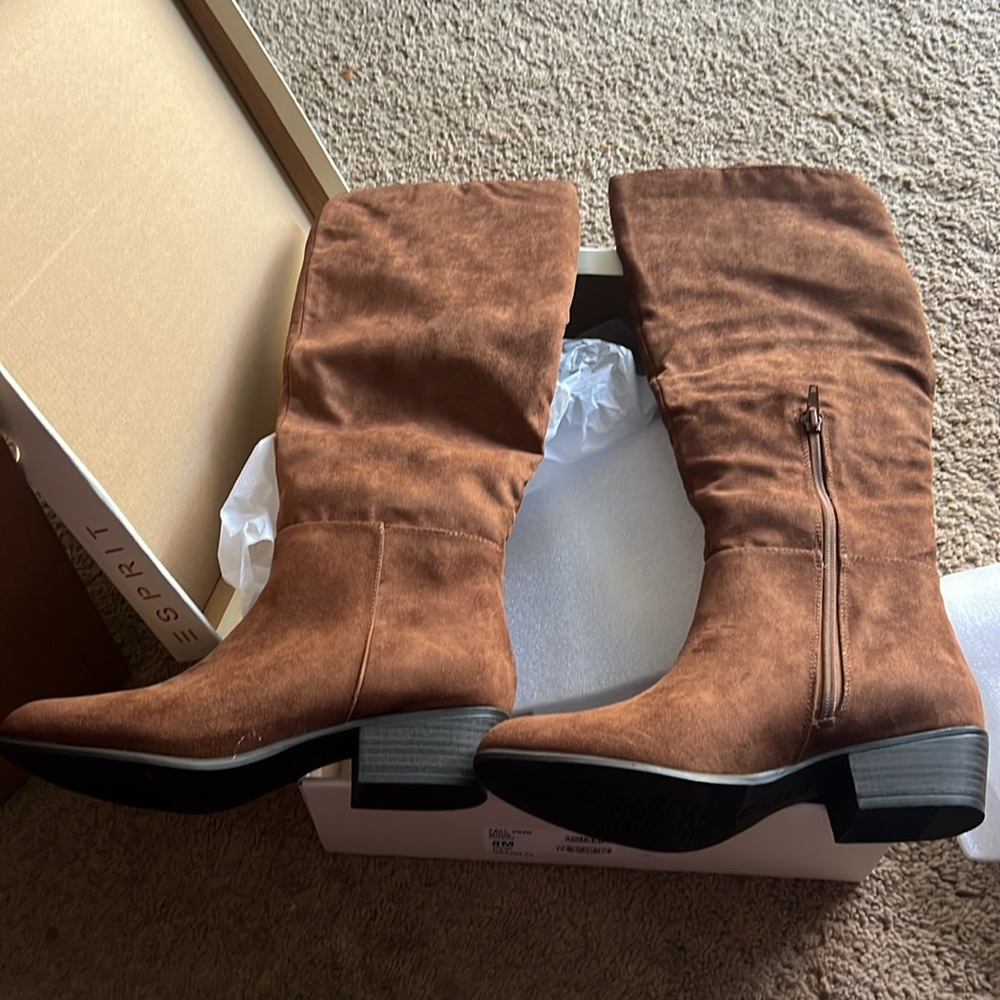 New in box ESPRIT brown boots